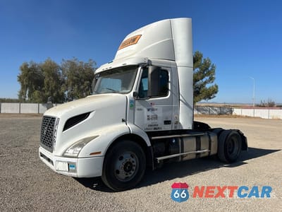 2019 Volvo Vnr 2019 Volvo VNR 4x2 S/A Day Cab Truck Tractor 4V4W19EG8KN907669 - główne zdjęcie licytacji z USA - miniatura