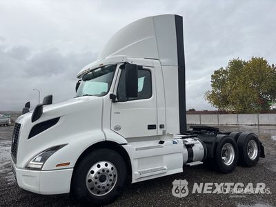 2019 Volvo Vnr 300 2019 Volvo VNR300 T/A Day Cab Truck Tractor 4V4WC9EG3KN221937 - główne zdjęcie licytacji z USA - miniatura