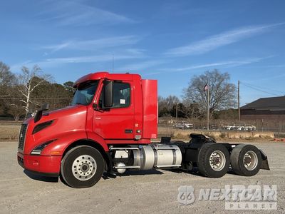 2020 Volvo Vnr 2020 Volvo VNR 6x2 T/A Day Cab Truck Tractor 4V4WB9DH9LN264077 - główne zdjęcie licytacji z USA - miniatura