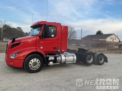 2021 Volvo Vnr 2021 Volvo VNR 6x2 T/A Day Cab Truck Tractor 4V4WB9DH8MN284127 - główne zdjęcie licytacji z USA - miniatura