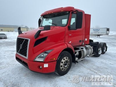 2021 Volvo Vnr 2021 Volvo VNR 6x2 T/A Day Cab Truck Tractor 4V4WB9DH1MN284129 - główne zdjęcie licytacji z USA - miniatura
