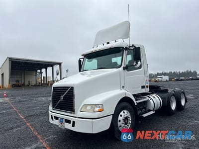 2007 Volvo Vnm 2007 Volvo VNM 6x4 T/A Day Cab Truck Tractor 4V4MC9GH77N480810 - główne zdjęcie licytacji z USA - miniatura