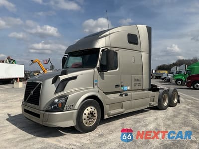 2018 Volvo Vnl 2018 Volvo VNL 6x4 T/A Sleeper Truck Tractor 4V4NC9EH4JN886168 - główne zdjęcie licytacji z USA - miniatura