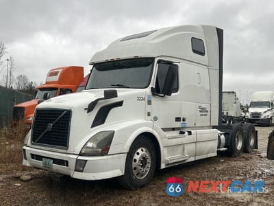 2014 Volvo Vnl 670 2014 Volvo VNL670 6x4 T/A Sleeper Truck Tractor (Inoperable) 4V4NC9EJ0EN182820 - główne zdjęcie licytacji z USA - miniatura