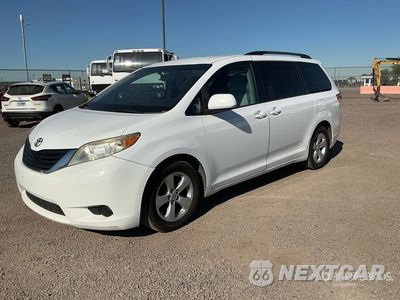 2014 Toyota Sienna 2014 Toyota Sienna Minivan 5TDKK3DC8ES502395 - główne zdjęcie licytacji z USA - miniatura