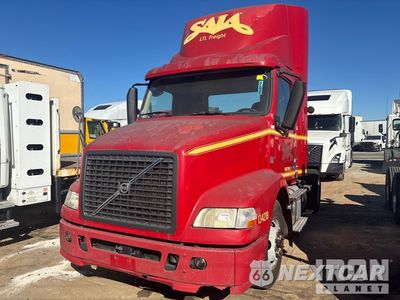 2014 Volvo 2014 Volvo VNM42T200 4x2 S/A Day Cab Truck Tractor (Inoperable) 4V4M19EH2EN154063 - główne zdjęcie licytacji z USA - miniatura