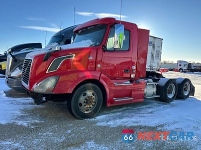 2018 Volvo Vnl 2018 Volvo VNL 6x4 T/A Day Cab Truck Tractor (Inoperable) 4V4NC9EH5JN896224 - główne zdjęcie licytacji z USA - miniatura