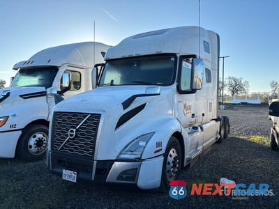 2023 Volvo Vnl 760 2023 Volvo VNL760 6x4 T/A Sleeper Truck Tractor 4V4NC9EH5PN615404 - główne zdjęcie licytacji z USA - miniatura