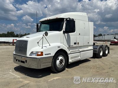 2000 Volvo Vnl 2000 Volvo VNL 6x4 T/A Sleeper Truck Tractor 4V4ND1GH6YN250695 - główne zdjęcie licytacji z USA - miniatura