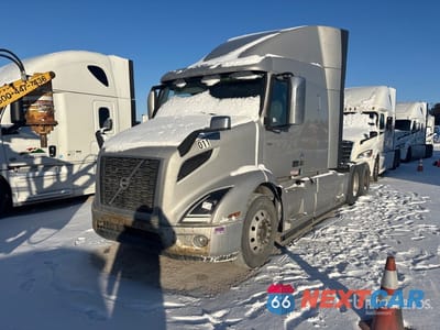 2020 Volvo Vnr 2020 Volvo VNR 6x4 T/A Sleeper Truck Tractor 4V4WC9EH4LN248820 - główne zdjęcie licytacji z USA - miniatura