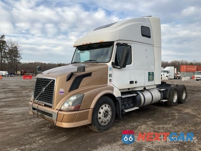 2014 Volvo Vnl 670 2014 Volvo VNL670 6x4 T/A Sleeper Truck Tractor 4V4NC9EJ4EN172386 - główne zdjęcie licytacji z USA - miniatura