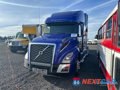 2022 Volvo Vnl 860 2022 Volvo VNL860 6x4 T/A Sleeper Truck Tractor (Inoperable) 4V4NC9EJ6NN318142 - główne zdjęcie licytacji z USA - miniatura