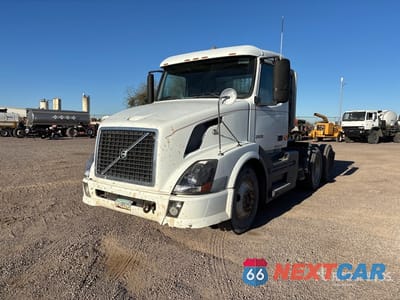 2005 Volvo Vnl 2005 Volvo VNL 6x4 T/A Day Cab Truck Tractor 4V4NC9TG85N393495 - główne zdjęcie licytacji z USA - miniatura