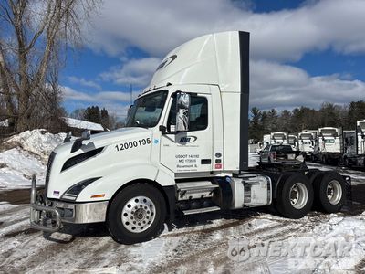 2020 Volvo 2020 Volvo VNL 300 6x4 T/A Day Cab Truck Tractor 4V4NC9TG7LN246615 - główne zdjęcie licytacji z USA - miniatura