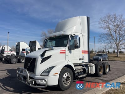 2020 Volvo Vnr 64 T 2020 Volvo VNR64T 6x4 T/A Day Cab Truck Tractor 4V4WC9EG7LN266655 - główne zdjęcie licytacji z USA - miniatura