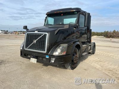 2015 Volvo Vnl 2015 Volvo VNL 4x2 S/A Day Cab Truck Tractor 4V4N39EG6FN927804 - główne zdjęcie licytacji z USA - miniatura