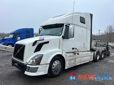 2014 Volvo Vnl 2014 Volvo VNL 6x4 T/A Sleeper Truck Tractor (Inoperable) 4V4NC9TJ4EN161553 - główne zdjęcie licytacji z USA - miniatura