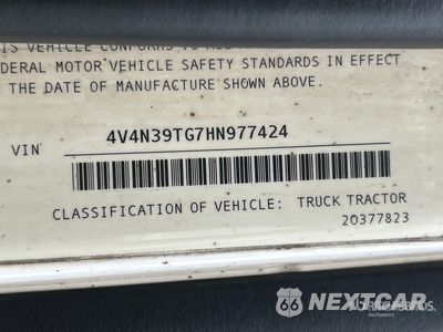 2017 Volvo Vnl 2017 Volvo VNL 4x2 S/A Day Cab Truck Tractor 4V4N39TG7HN977424 - główne zdjęcie licytacji z USA - miniatura