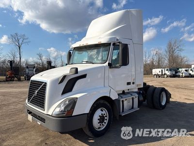 2017 Volvo Vnl 2017 Volvo VNL 4x2 S/A Day Cab Truck Tractor 4V4N39TGXHN988000 - główne zdjęcie licytacji z USA - miniatura