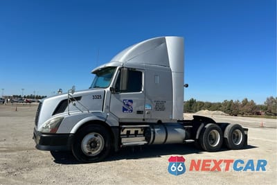 2011 Volvo Vnl 2011 Volvo VNL 6x4 T/A Sleeper Truck Tractor 4V4NC9EH7BN293325 - główne zdjęcie licytacji z USA - miniatura