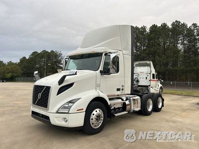 2020 Volvo 2020 Volvo VNR 6x4 T/A Day Cab Truck Tractor 4V4WC9EGXLN266715 - główne zdjęcie licytacji z USA - miniatura
