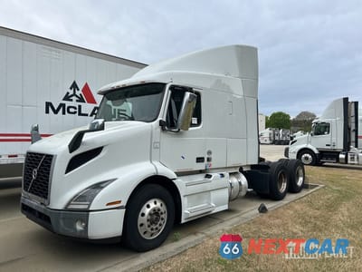 2020 Volvo Vnr 2020 Volvo VNR 6x4 T/A Sleeper Truck Tractor 4V4WC9EG8LN266597 - główne zdjęcie licytacji z USA - miniatura