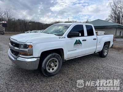 2018 Chevrolet 1500 2018 Chevrolet 1500 Silverado 4x2 Extended Cab Pickup 1GCRCNEC4JZ284440 - główne zdjęcie licytacji z USA - miniatura