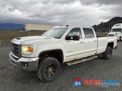 2017 GMC Sierra 3500 Hd 2017 GMC Sierra 3500HD SLT 4x4 Crew Cab Pickup 1GT42XEY0HF200615 - główne zdjęcie licytacji z USA - miniatura