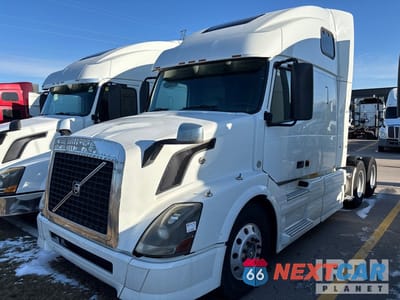 2007 Volvo Vnl 2007 Volvo VNL 6x4 T/A Sleeper Truck Tractor 4V4NC9GHX7N433405 - główne zdjęcie licytacji z USA - miniatura