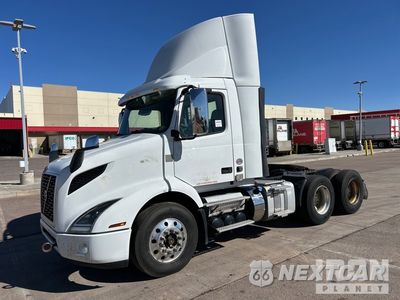 2020 Volvo 2020 Volvo VNR 6x4 T/A Day Cab Truck Tractor 4V4WC9EG6LN266646 - główne zdjęcie licytacji z USA - miniatura