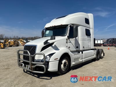 2022 Volvo Vnl 860 2022 Volvo VNL860 6x4 T/A Sleeper Truck Tractor 4V4NC9EH9NN308833 - główne zdjęcie licytacji z USA - miniatura