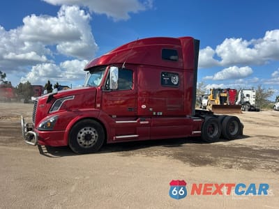 2017 Volvo Vnl 670 2017 Volvo VNL670 6x4 T/A Sleeper Truck Tractor 4V4NC9EH1HN952556 - główne zdjęcie licytacji z USA - miniatura