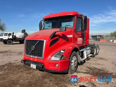 2020 Volvo Vnr 2020 Volvo VNR 6x2 T/A Day Cab Truck Tractor 4V4WB9DH8LN264040 - główne zdjęcie licytacji z USA - miniatura