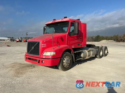 2012 Volvo Vnm 2012 Volvo VNM CNG 6x4 T/A Day Cab Truck Tractor 4V4MC9VE7CN532844 - główne zdjęcie licytacji z USA - miniatura