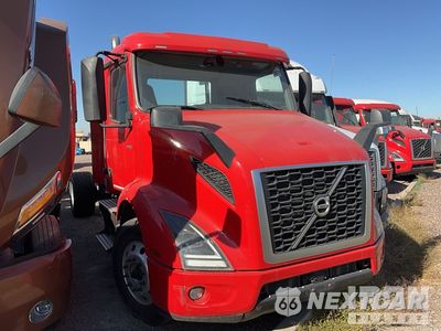 2022 Volvo 2022 Volvo 4x2 S/A Day Cab Truck Tractor (Inoperable) 4V4WB9DHXNN316531 - główne zdjęcie licytacji z USA - miniatura