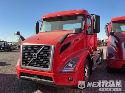 2022 Volvo 2022 Volvo VNR 6X2 T/A Day Cab Truck Tractor (Inoperable) 4V4WB9DH4NN316492 - główne zdjęcie licytacji z USA - miniatura