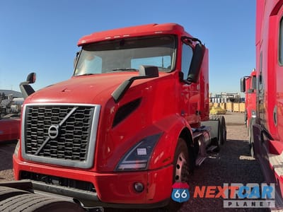 2022 Volvo Vnr 2022 Volvo VNR 6x2 T/A Day Cab Truck Tractor (Inoperable) 4V4WB9DH5NN316498 - główne zdjęcie licytacji z USA - miniatura