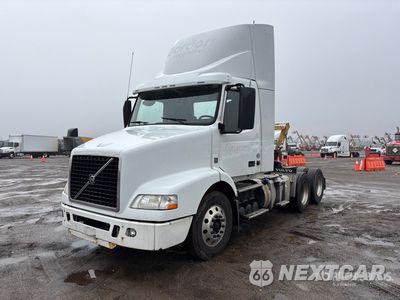 2016 Volvo Vnm 2016 Volvo VNM 6x4 T/A Day Cab Truck Tractor 4V4MC9DG2GN960250 - główne zdjęcie licytacji z USA - miniatura