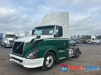 2013 Volvo Vnl 2013 Volvo VNL 4x2 S/A Day Cab Truck Tractor 4V4N19TH3DN130800 - główne zdjęcie licytacji z USA - miniatura