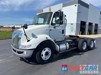 2013 International 8600 2013 International 8600 6x4 T/A Day Cab Truck Tractor 1HSHXSJR4DJ414090 - główne zdjęcie licytacji z USA - miniatura
