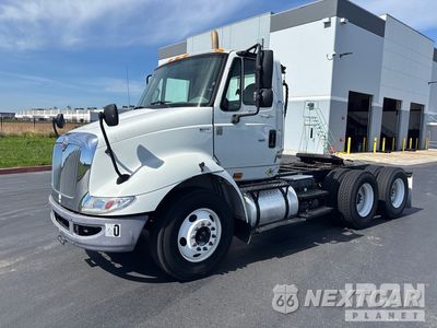 2013 International 8600 2013 International 8600 6x4 T/A Day Cab Truck Tractor 1HSHXSJR4DJ414090 - główne zdjęcie licytacji z USA - miniatura