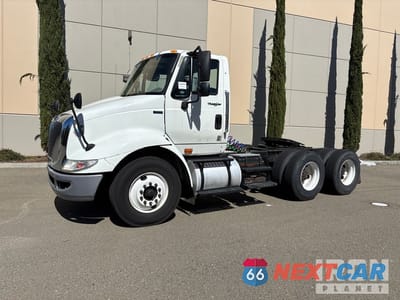 2013 International 8600 2013 International 8600 6x4 T/A Day Cab Truck Tractor 1HSHXSJR0DH241384 - główne zdjęcie licytacji z USA - miniatura