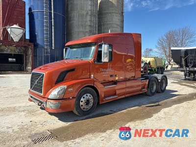 2007 Volvo Vnl 2007 Volvo VNL 6x4 T/A Sleeper Truck Tractor 4V4NC9GH77N468323 - główne zdjęcie licytacji z USA - miniatura
