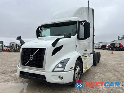 2023 Volvo Vnr 2023 Volvo VNR 6x4 T/A Sleeper Truck Tractor 4V4WC9EH2PN337646 - główne zdjęcie licytacji z USA - miniatura