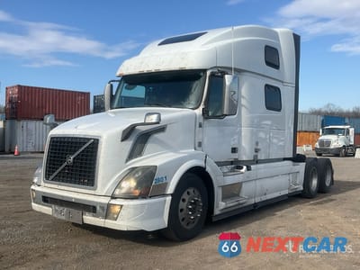 2018 Volvo Vnl 780 2018 Volvo VNL780 6x4 T/A Sleeper Truck Tractor 4V4NC9EHXJN996142 - główne zdjęcie licytacji z USA - miniatura