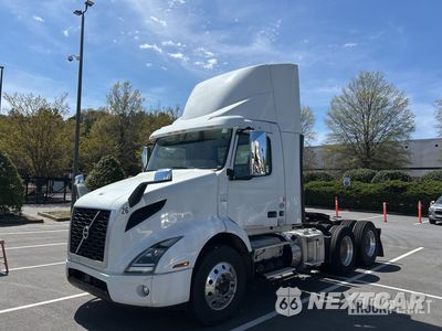 2020 Volvo 2020 Volvo VNR 6x4 T/A Day Cab Truck Tractor 4V4WC9EG0LN266710 - główne zdjęcie licytacji z USA - miniatura
