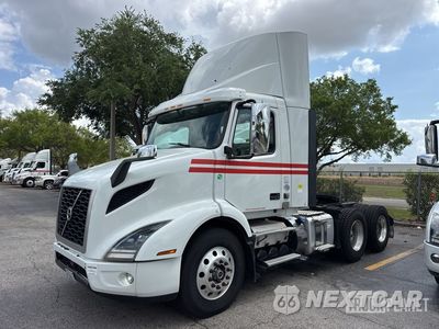 2020 Volvo 2020 Volvo VNR 6x4 T/A Day Cab Truck Tractor 4V4WC9EG2LN266708 - główne zdjęcie licytacji z USA - miniatura