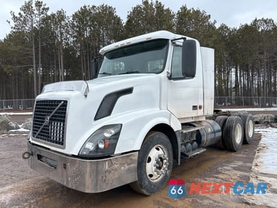 2006 Volvo Vnl 2006 Volvo VNL 6x4 T/A Day Cab Truck Tractor 4V4NC9GG76N431780 - główne zdjęcie licytacji z USA - miniatura