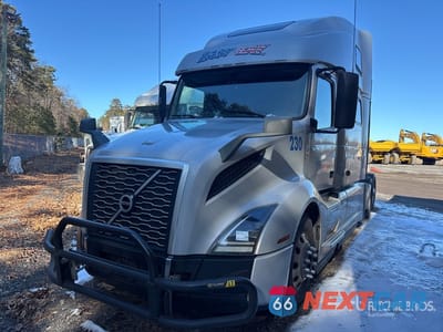 2020 Volvo Vnl 860 2020 Volvo VNL860 6x4 T/A Sleeper Truck Tractor (Inoperable) 4V4NC9EH8LN269455 - główne zdjęcie licytacji z USA - miniatura