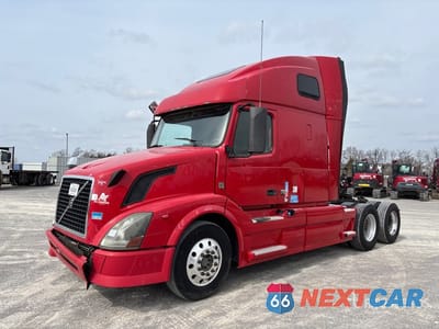 2012 Volvo Vnl 2012 Volvo VNL 6x4 T/A Sleeper Truck Tractor (Inoperable) 4V4NC9EH7CN563395 - główne zdjęcie licytacji z USA - miniatura